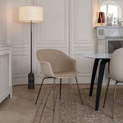 Lámpara de pie Gravity Floor Lamp marble de Gubi en Moises Showroom Lámpara de pie Gravity Floor Lamp marble de Gubi en Moises Showroom