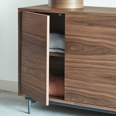 Aparador Valley de teulat con 3 puertas y 3 cajones nogal + azul oscuro en Moises Showroom