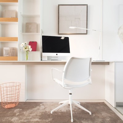 sala de estudio con silla Gas autoretorno blanca Stua sala de estudio con silla Gas autoretorno blanca Stua