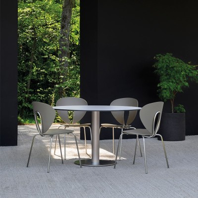 ambiente mesa Zero y sillas Globus Stua