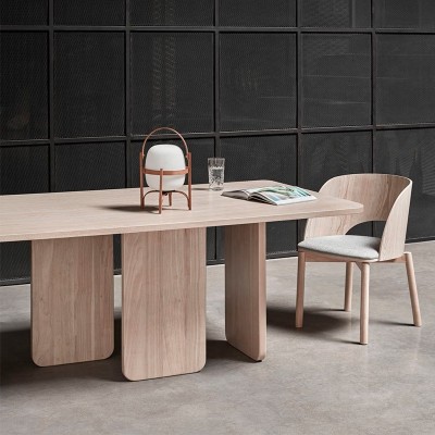 Mesa comedor rectangular ARQ de Teulat en Moises Showroom Mesa comedor rectangular ARQ de Teulat en Moises Showroom