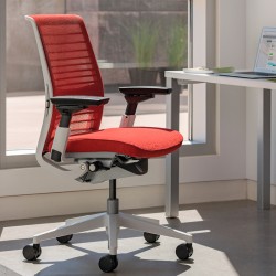 Silla Think de Steelcase con respaldo de malla en Moises Showroom Silla Think de Steelcase con respaldo de malla en Moises Showroom