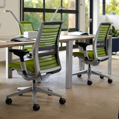 Silla Think de Steelcase con respaldo de malla en Moises Showroom Silla Think de Steelcase con respaldo de malla en Moises Showroom
