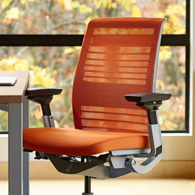 Silla Think de Steelcase con respaldo de malla en Moises Showroom Silla Think de Steelcase con respaldo de malla en Moises Showroom