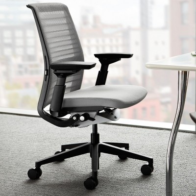 Silla Think de Steelcase con respaldo de malla en Moises Showroom Silla Think de Steelcase con respaldo de malla en Moises Showroom