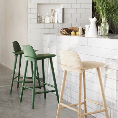 Taburete Nerd de Muuto ambiente en Moises Showroom Taburete Nerd de Muuto ambiente en Moises Showroom