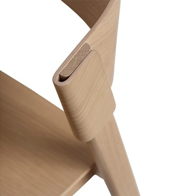 Silla Cover side chair roble de Muuto en Moises Showroom Silla Cover side chair roble de Muuto en Moises Showroom