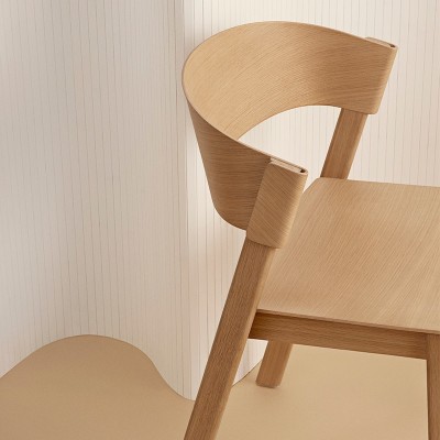 Silla Cover side chair roble de Muuto en Moises Showroom Silla Cover side chair roble de Muuto en Moises Showroom