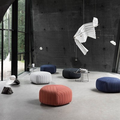 Five Pouf L de Muuto en Moises Showroom Five Pouf L de Muuto en Moises Showroom
