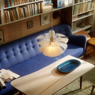 salón con lámpara PH Septima Louis Poulsen