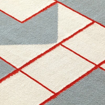 Detalle Kilim Modica Blue de Gan Rugs en Moises Showroom Detalle Kilim Modica Blue de Gan Rugs en Moises Showroom