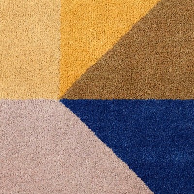 Detalles Zoe Kubb de Gan Rugs en Moises Showroom Detalles Zoe Kubb de Gan Rugs en Moises Showroom