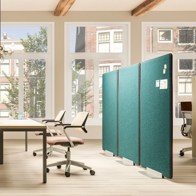 Pantalla acústica Divisio de Steelcase en Moises Showroom Pantalla acústica Divisio de Steelcase en Moises Showroom