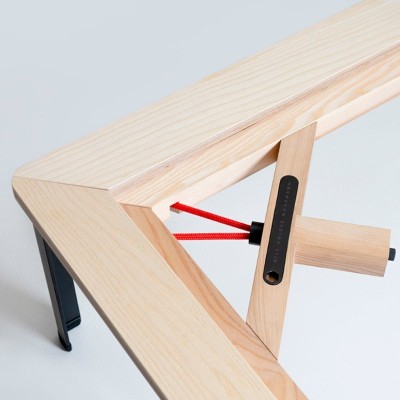 detalle marco y cuerda roja cama Seiltänzer Moormann detalle marco y cuerda roja cama Seiltänzer Moormann