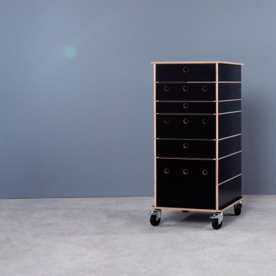 cajonera negra con ruedas Lader Moormann