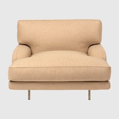 Flaneur Lounge chair Antique brass base de Gubi en Moises Showroom Flaneur Lounge chair Antique brass base de Gubi en Moises Showroom