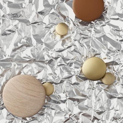 Percheros Dots Metal Set of 5 de Muuto en Moises Showroom Percheros Dots Metal Set of 5 de Muuto en Moises Showroom