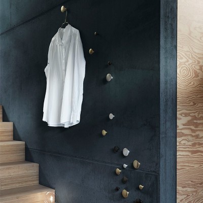 Percheros Dots Metal Set of 5 de Muuto en Moises Showroom Percheros Dots Metal Set of 5 de Muuto en Moises Showroom