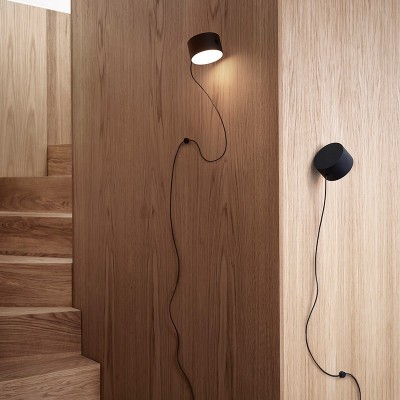 Lámpara Post Wall Lamp de Muuto en Moises Showroom Lámpara Post Wall Lamp de Muuto en Moises Showroom