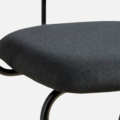 detalle asiento silla Frame Woud negro detalle asiento silla Frame Woud negro