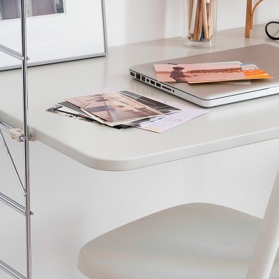 detalle escritorio Tria shelving system blanco Mobles 114 detalle escritorio Tria shelving system blanco Mobles 114