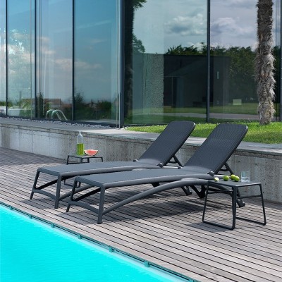 ambiente pack tumbonas Atlántico + mesa Pop antracita Nardi ambiente pack tumbonas Atlántico + mesa Pop antracita Nardi