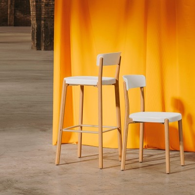 Taburete Noa de Enea en Moises Showroom Taburete Noa de Enea en Moises Showroom