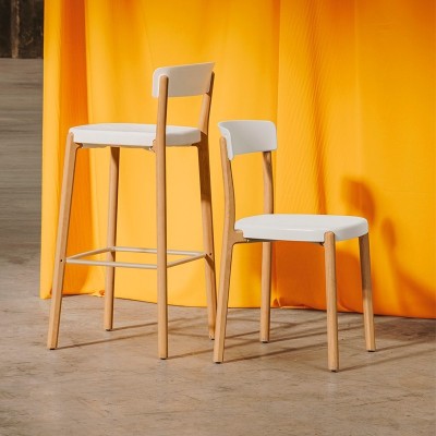 Noa chair made of Enea in polypropylene and birch wood legs Noa chair made of Enea in polypropylene and birch wood legs