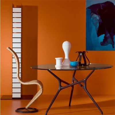 ambiente mesa Branch Cappellini sobre cristal base antracita ambiente mesa Branch Cappellini sobre cristal base antracita
