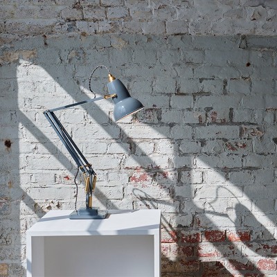 lámpara Original 1227 brass desk lamp Anglepoise grey ambiente lámpara Original 1227 brass desk lamp Anglepoise grey ambiente