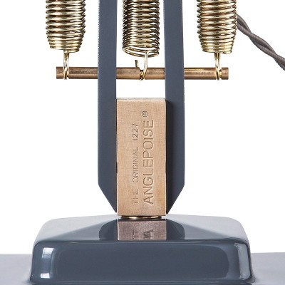 detalle base lámpara Original 1227 brass desk lamp Anglepoise grey detalle base lámpara Original 1227 brass desk lamp Anglepoise grey