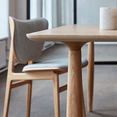 Mesa Oku Dining Table roble natural de Norr11 en Moises Showroom Mesa Oku Dining Table roble natural de Norr11 en Moises Showroom