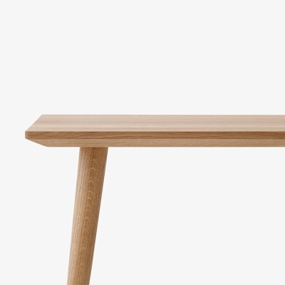 Mesa In Between SK23 de &Tradition en Moises Showroom Mesa In Between SK23 de &Tradition en Moises Showroom