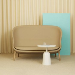 Mesa auxiliar Turn Table de Normann Copenhagen color warm grey en Moises Showroom Mesa auxiliar Turn Table de Normann Copenhagen color warm grey en Moises Showroom