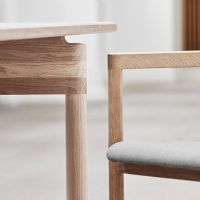 mesa y silla Post Cecilie Manz mesa y silla Post Cecilie Manz