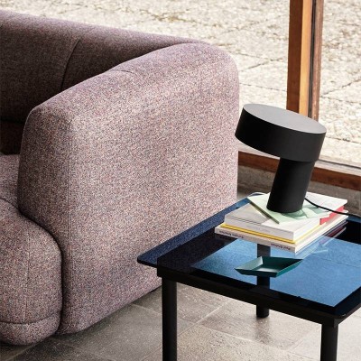 Lámpara Slant de HAY Soft Black en Moises Showroom Lámpara Slant de HAY Soft Black en Moises Showroom