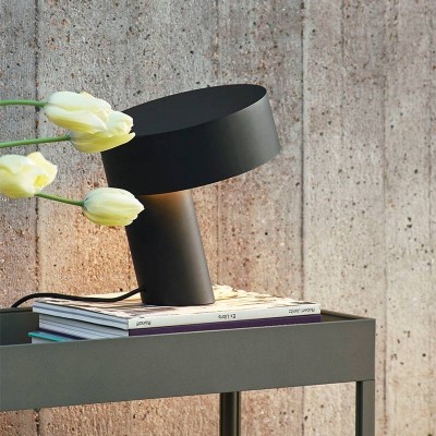 Lámpara Slant de HAY Soft Black en Moises Showroom Lámpara Slant de HAY Soft Black en Moises Showroom