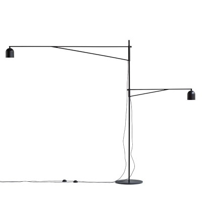 Lámpara de pie Awkward Light Floor de Karakter Copenhagen en Moises Showroom Lámpara de pie Awkward Light Floor de Karakter Copenhagen en Moises Showroom