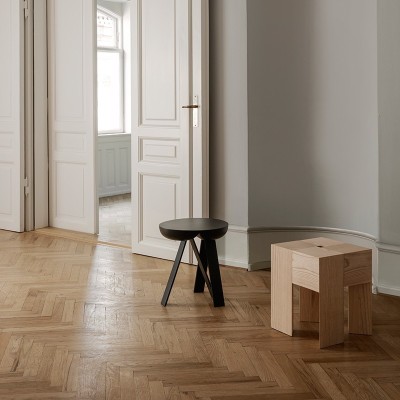 Side Table No.2 de Karakter Copenhagen en Moises Showroom Side Table No.2 de Karakter Copenhagen en Moises Showroom