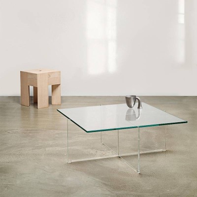 Mesa baja Crossplex de Bodil Kjaer para Karakter en Moises Showroom Mesa baja Crossplex de Bodil Kjaer para Karakter en Moises Showroom