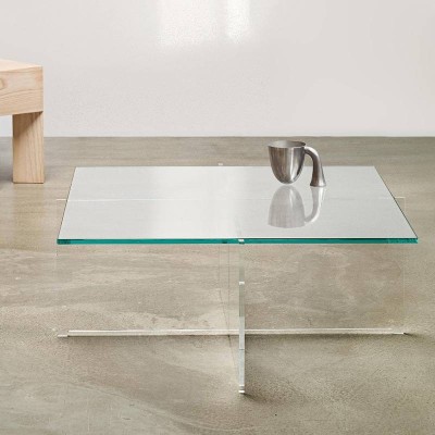 Mesa baja Crossplex de Bodil Kjaer para Karakter en Moises Showroom Mesa baja Crossplex de Bodil Kjaer para Karakter en Moises Showroom