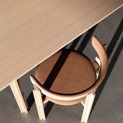 Principal Chair de Karakter Copenhagen en Moises Showroom Principal Chair de Karakter Copenhagen en Moises Showroom