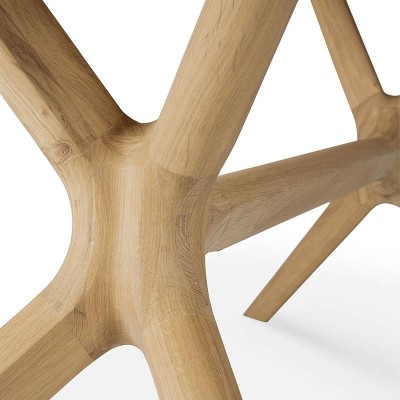 Mesa X Roble natural de Ethnicraft en Moises Showroom Mesa X Roble natural de Ethnicraft en Moises Showroom