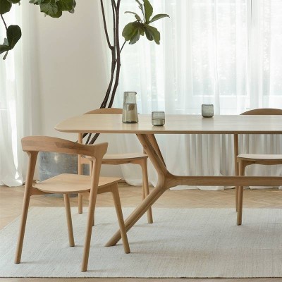 Mesa X Roble natural de Ethnicraft en Moises Showroom Mesa X Roble natural de Ethnicraft en Moises Showroom