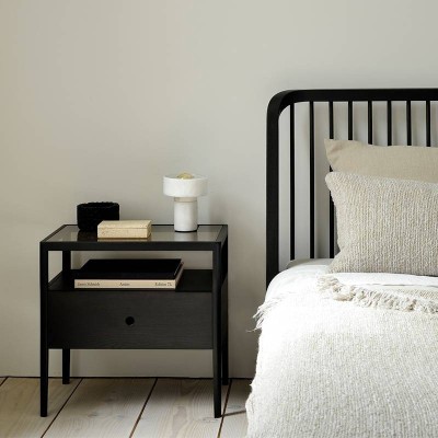 Ethnicraft Table d’appoint Spindle en chêne noir Ethnicraft Table d’appoint Spindle en chêne noir