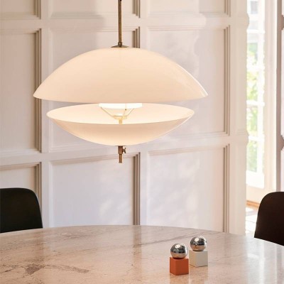 Lámpara Clam de Fritz Hansen en Moises Showroom Lámpara Clam de Fritz Hansen en Moises Showroom