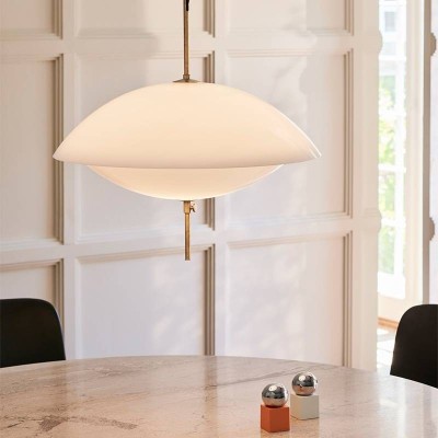 Lámpara Clam de Fritz Hansen en Moises Showroom Lámpara Clam de Fritz Hansen en Moises Showroom