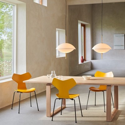 Lámpara Clam de Fritz Hansen en Moises Showroom Lámpara Clam de Fritz Hansen en Moises Showroom