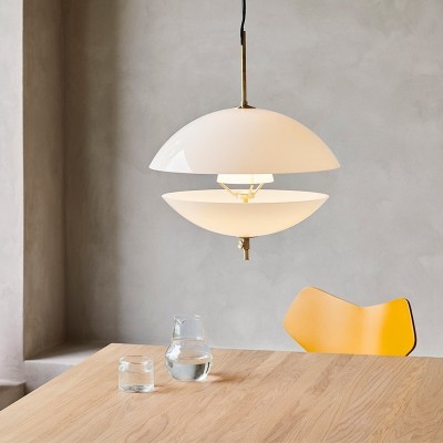 Lámpara Clam de Fritz Hansen en Moises Showroom Lámpara Clam de Fritz Hansen en Moises Showroom