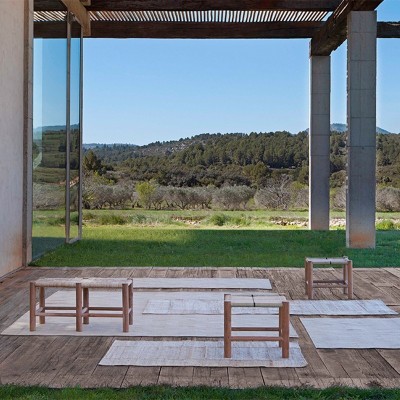 Taburete doble Roots 03 de Gan Rugs en Moises Showroom Taburete doble Roots 03 de Gan Rugs en Moises Showroom